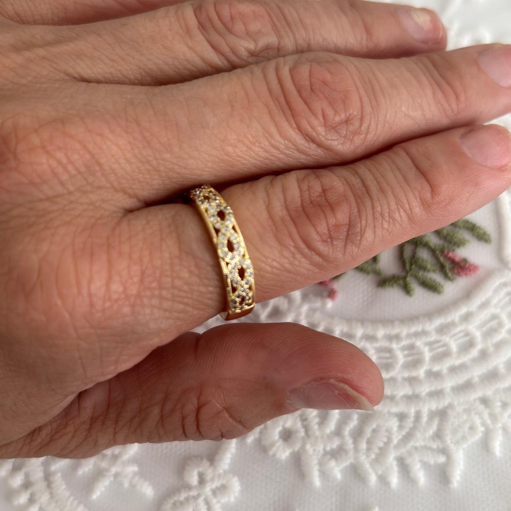 Elegant Gold Filigree Ring